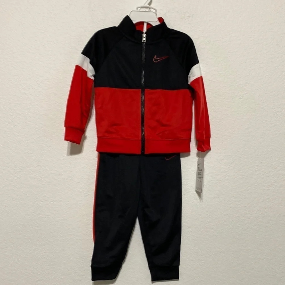 Nike Boy`s Therma Dri-Fit 2 Piece Tracksuit - Picture 1 of 9